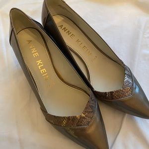 Anne Klein Iflex Kitten Heels - Size 8
